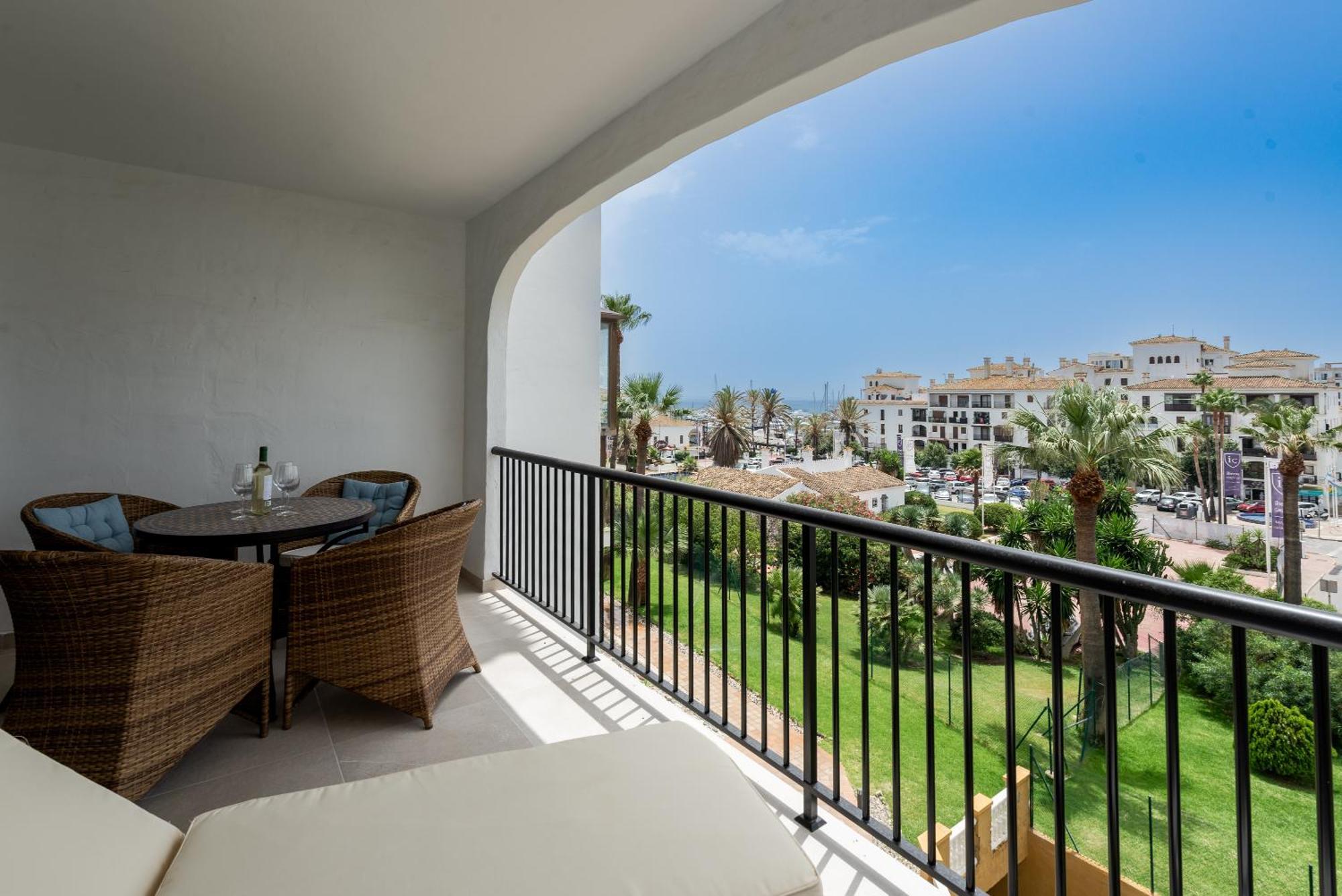 Duquesa Port Retreat Apartment Manilva Ngoại thất bức ảnh